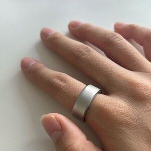 Oura Ring 4 Size 6 in Brushed Silver